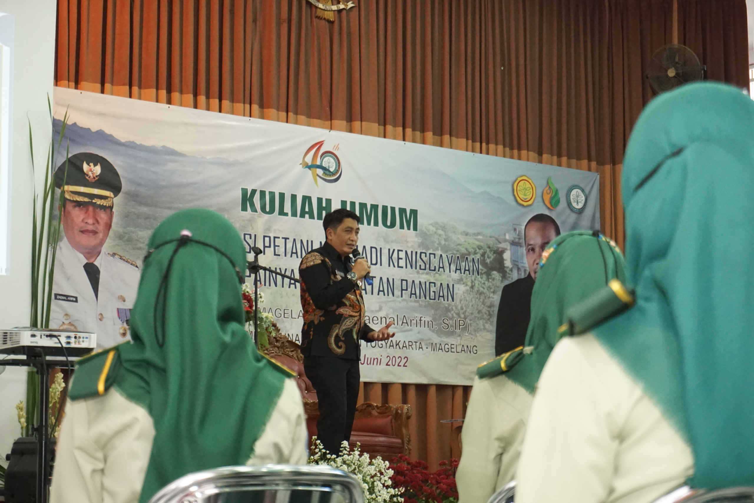 Bupati Magelang Zaenal Arifin saat memberikan kuliah umum di Polbangtan Yogyakarta-Magelang (Tegalrejo)
