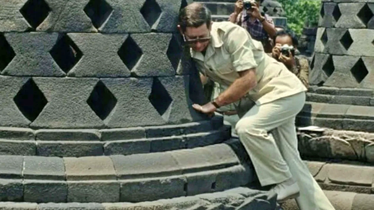 Foto Pangeran Charles saat berkunjung ke Candi Borobudur_Foto istimewa