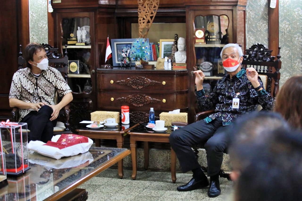 Ganjar saat menemuai panitia perkumpulan ummat nasrani