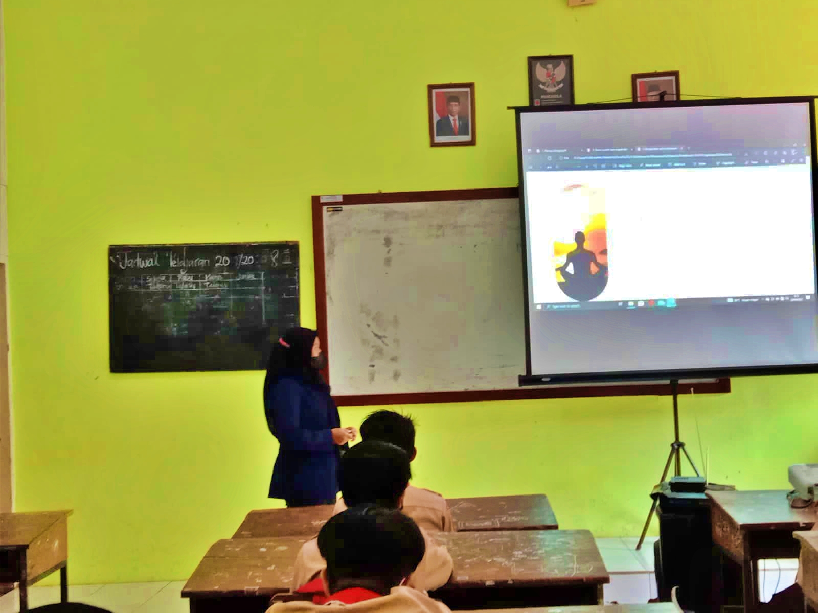 Mahasiswa UNIMMA saat lakukan Psikoedukasi Pengelolaan Emosi Remaja