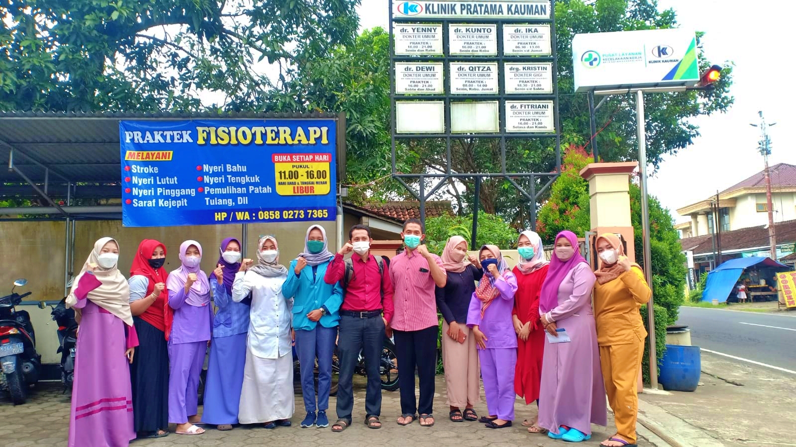 Mahasiswa Universitas Alma Ata Yogyakarta saat di FKTP Klinik Pratama Kauman Salaman Magelang