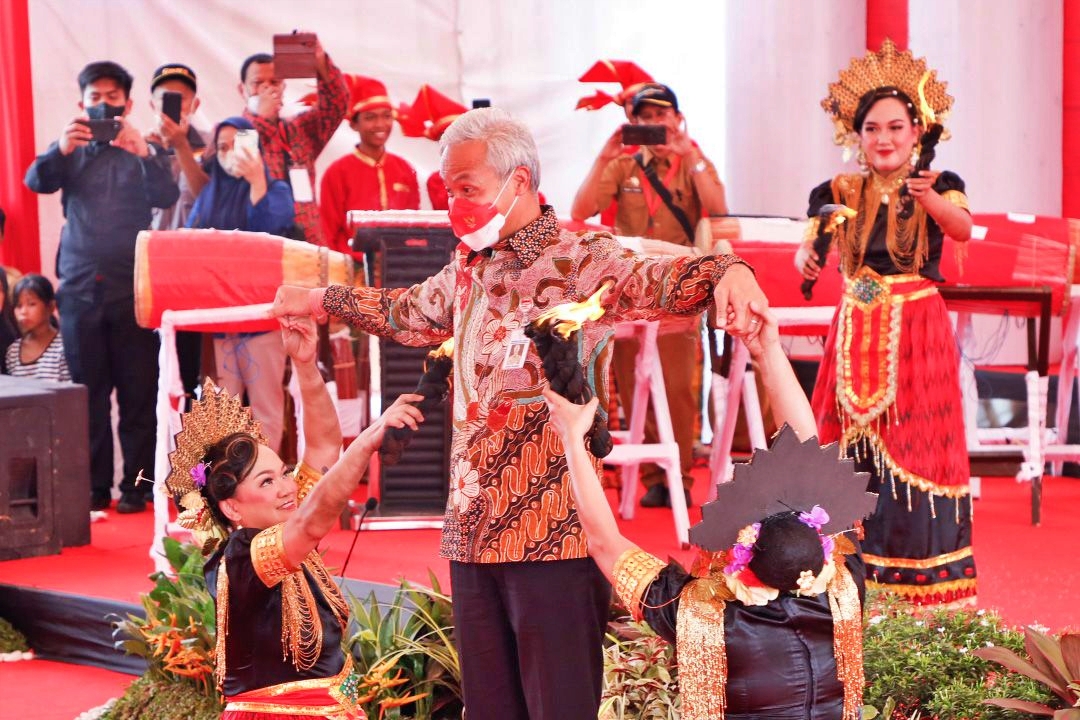 Penobatan Gelar Bangsawan Bugis kepada Ganjar Pranowo