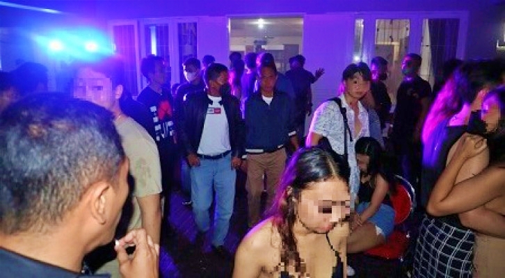 Saat pesta bikini digerebek polisi di Depok