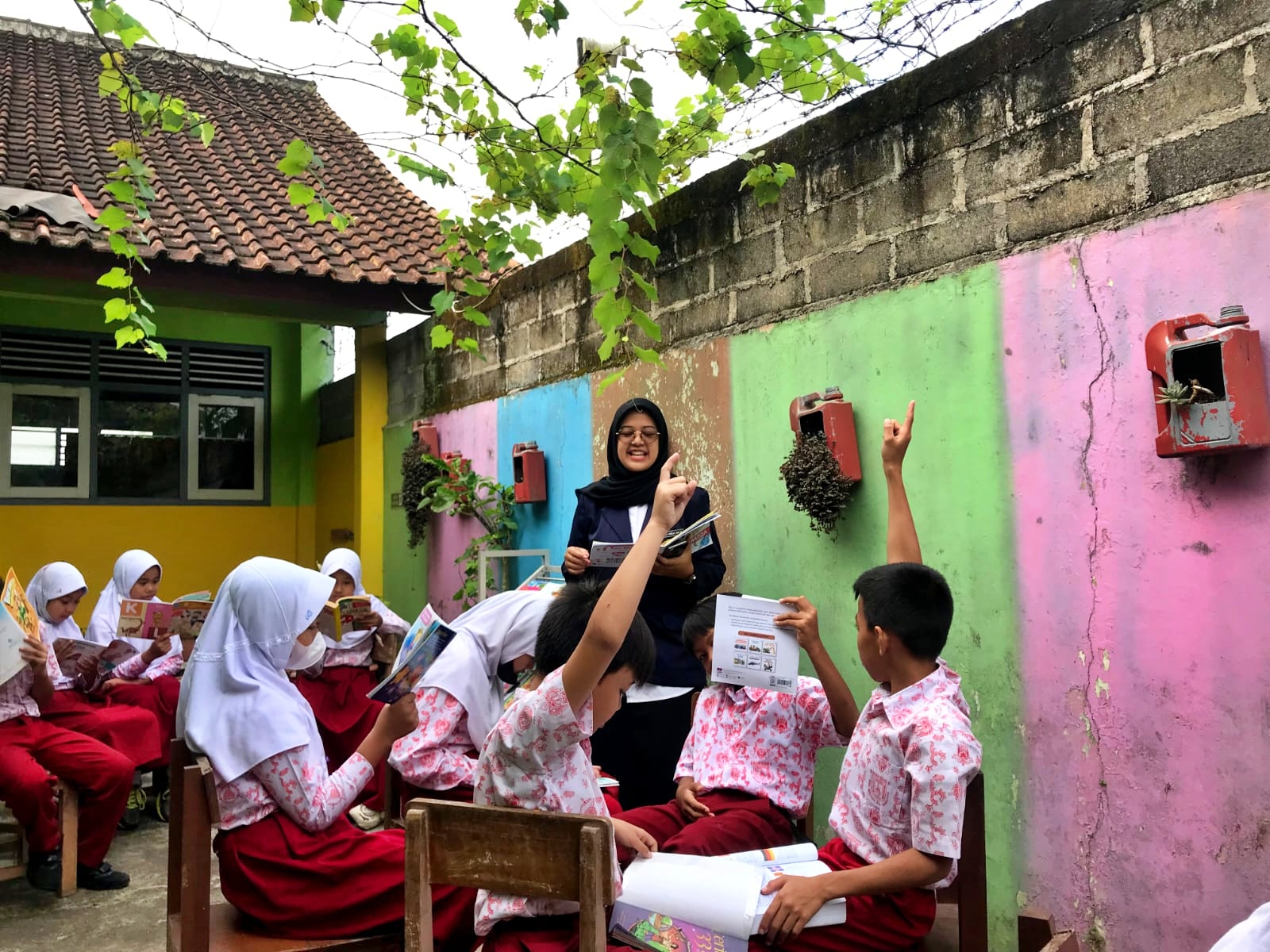 Salah satu mahasiswa UNIMMA saat melaksanakan PLP di SD Pirikan Secang Magelang