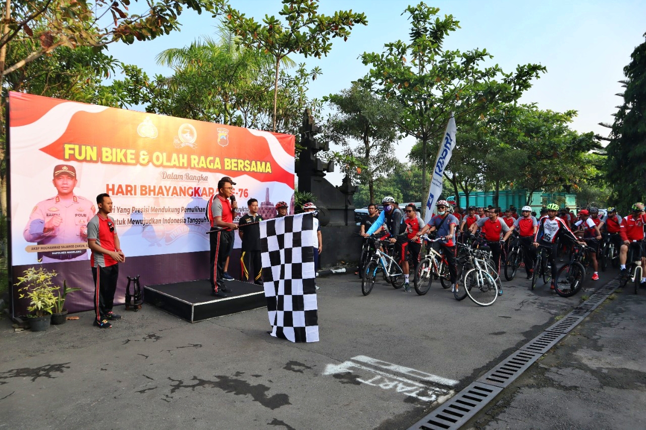 Sepeda Gembira oleh Polres Magelang dalam rangka HUT Bhayangkara Ke 76