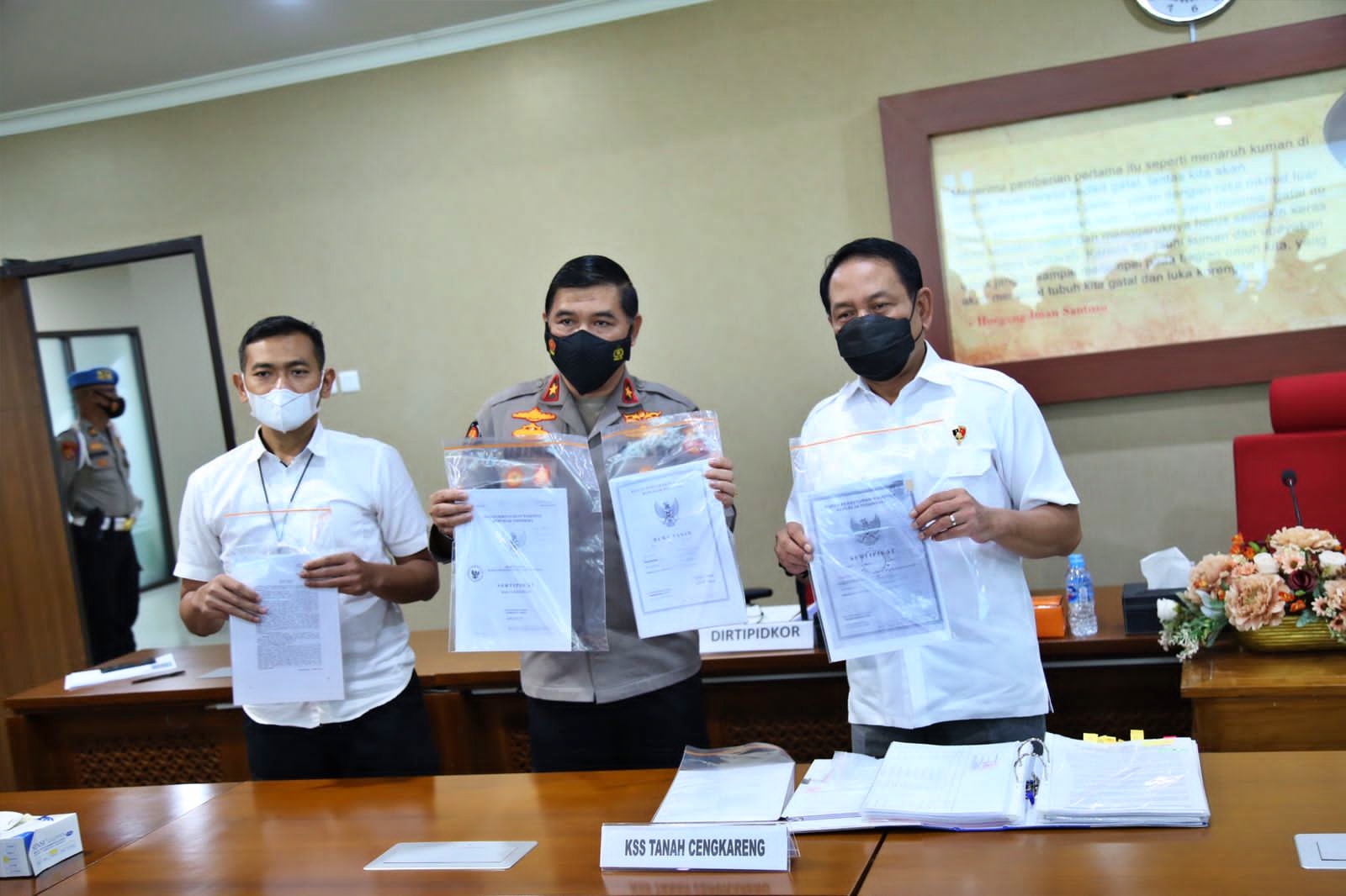 konferensi pers di Bareskrim Polri Kasus Korupsi Lahan Rusun di Cengkareng