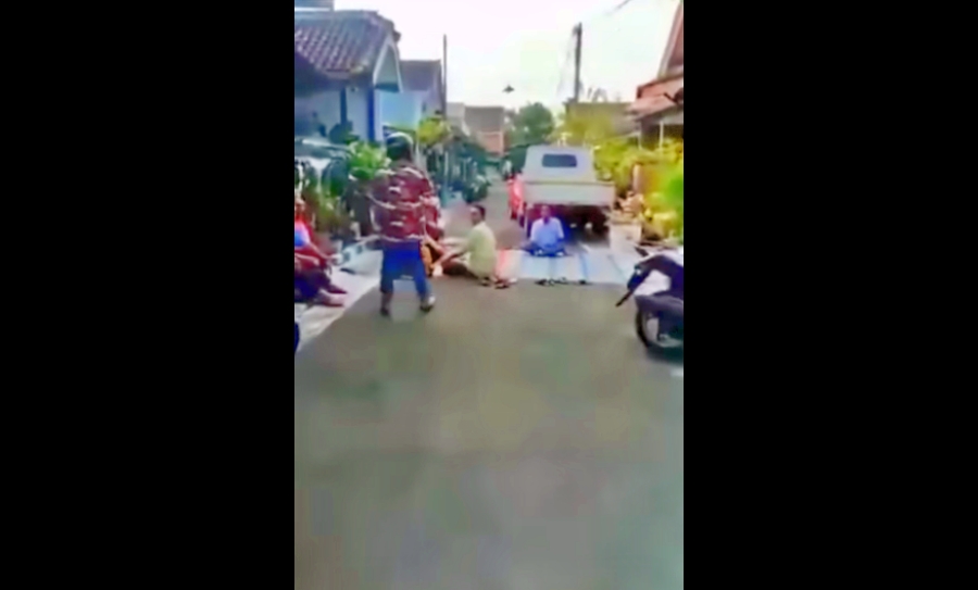 tangkapan layar video detik detik istri sah gerebek suaminya saat hendak akad nikah