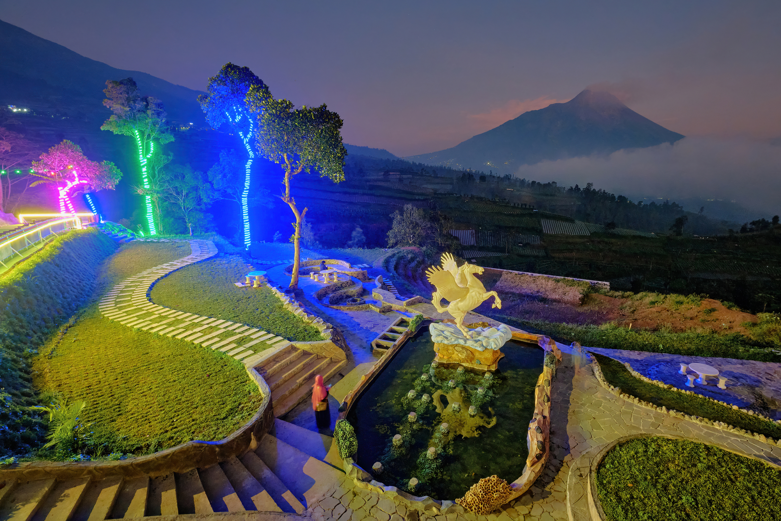 Salah satu spot malam di wisata Negeri Kahyangan Magelang_Foto Officialwisatamagelang