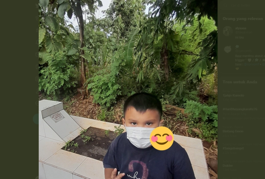 Bocah SD yang pamer rapor kepada ibunya yang sudah meninggal dunia