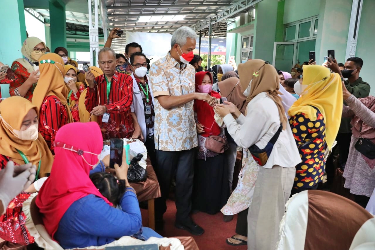 Ganjar tinjau vaksinasi booster di Puskesmas Randudongkal