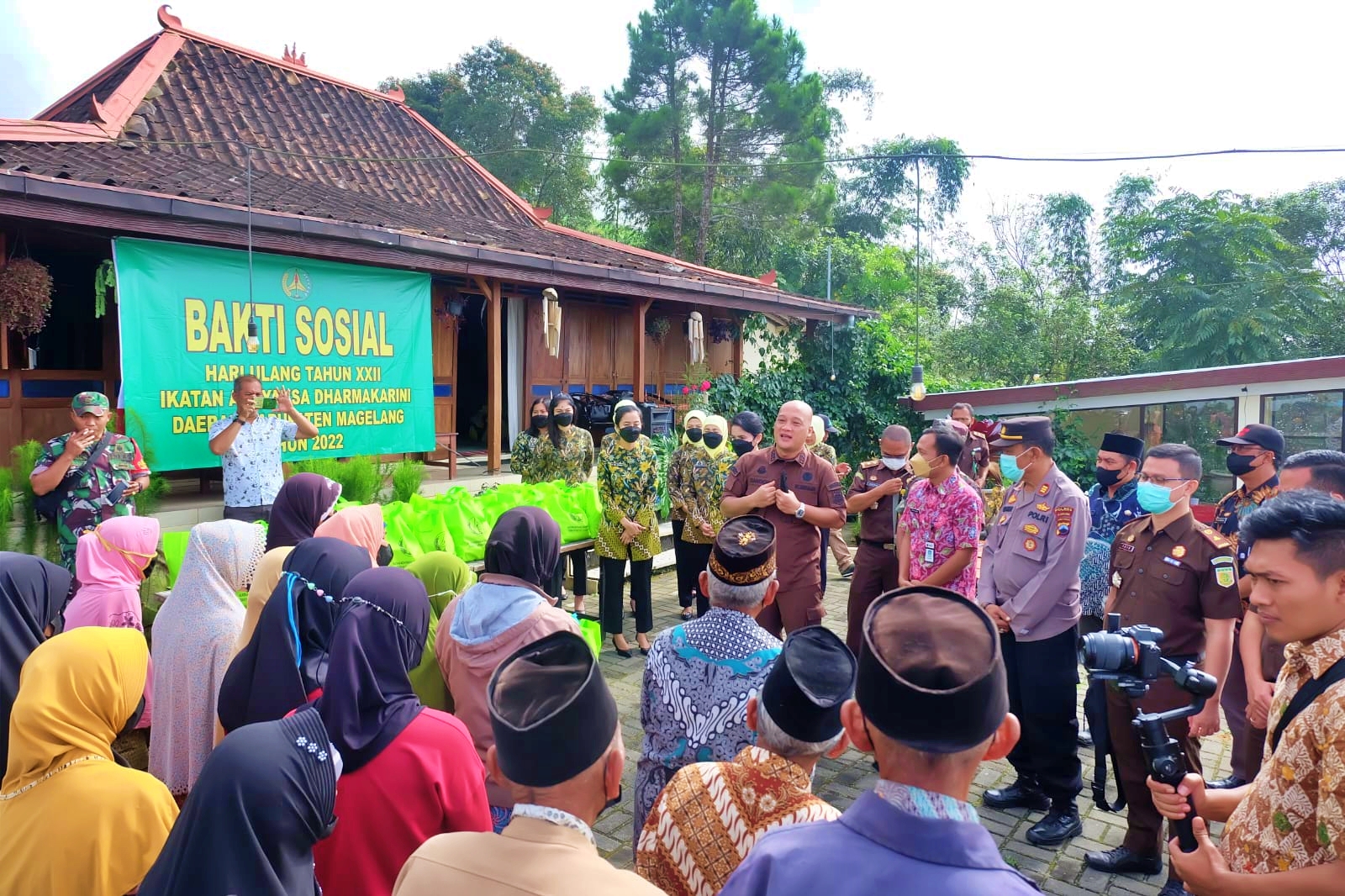 Kepala Kejaksaan Negeri Kabupaten Magelang saat memimpin kegiatan Bakti Sosial di Kaliangkrik