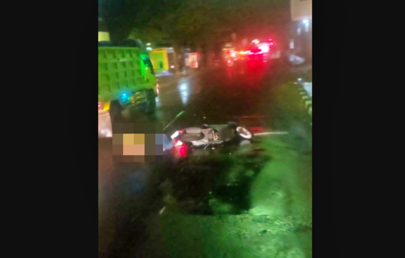 Korban Kecelakaan sepeda motor di Muntilan dengan bus tergeletak di tengah jalan