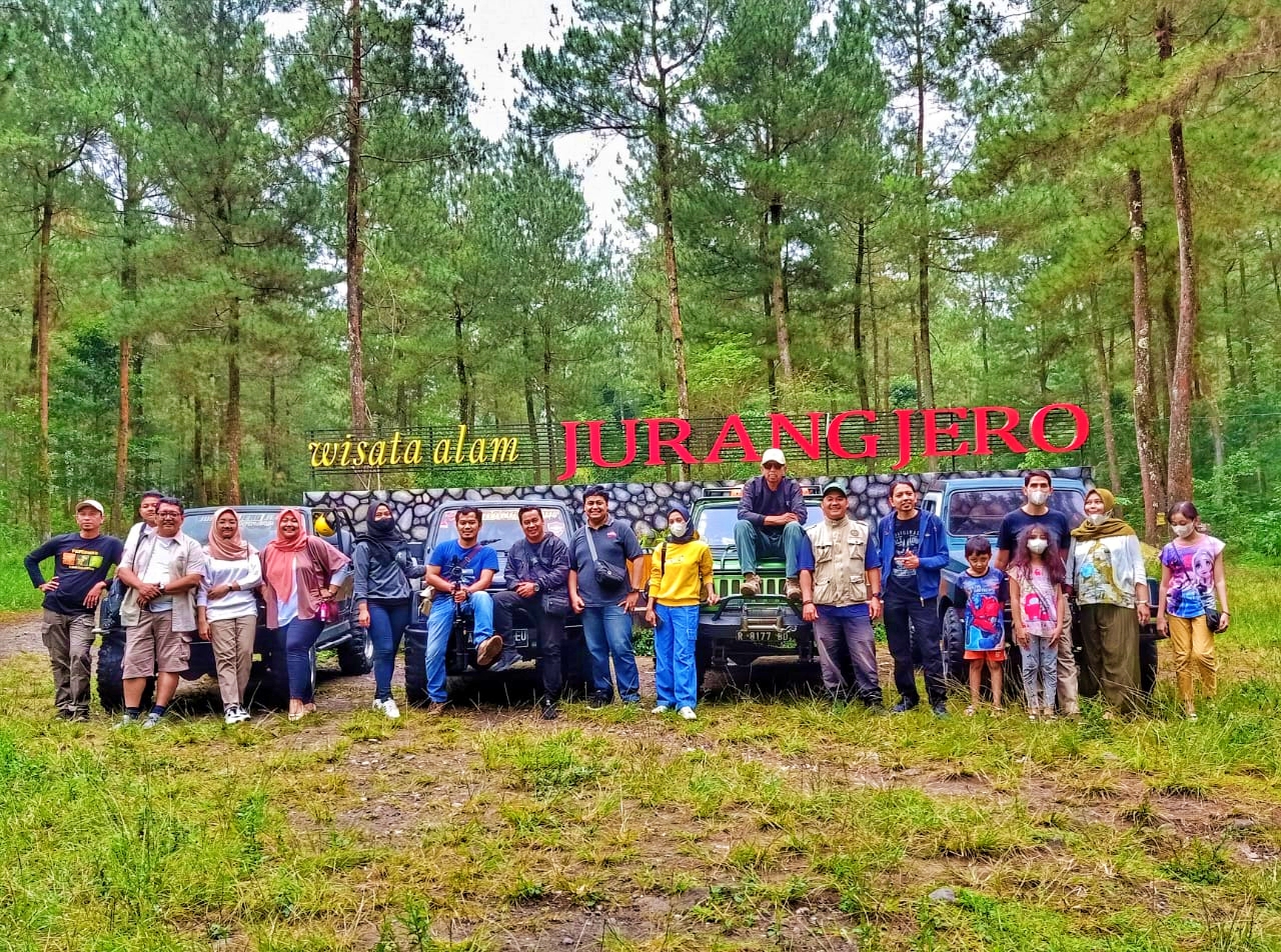 OWA Jurang Jero, begitu asik dan menyenangkan karena menyimpan asa keindahan alam penuh rasa sensasi saat menerobos hutan pinus dan menerjang air jurang. Foto ali subchi