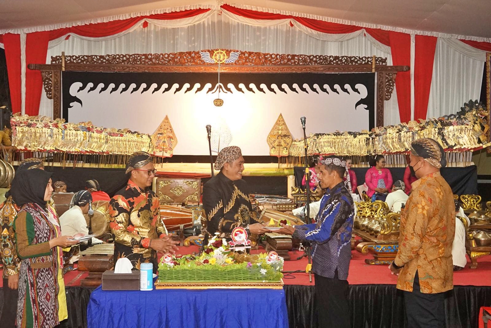 Pembukaan pagelaran wayang kulit di Mako Polres Magelang dalam rangka HUT Bhayangkara Ke-76