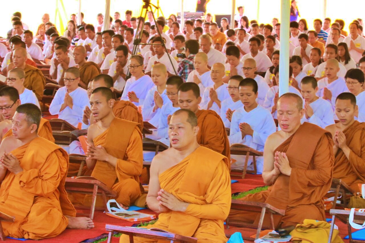 Tipitaka Chanting oleh umat buddha di Candi Borobudur