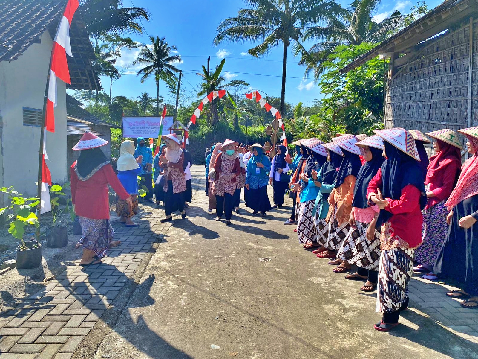 Wakil Ketua TP PKK Kabupaten Magelang saat di Desa Kalibening Kecamatan Dukun