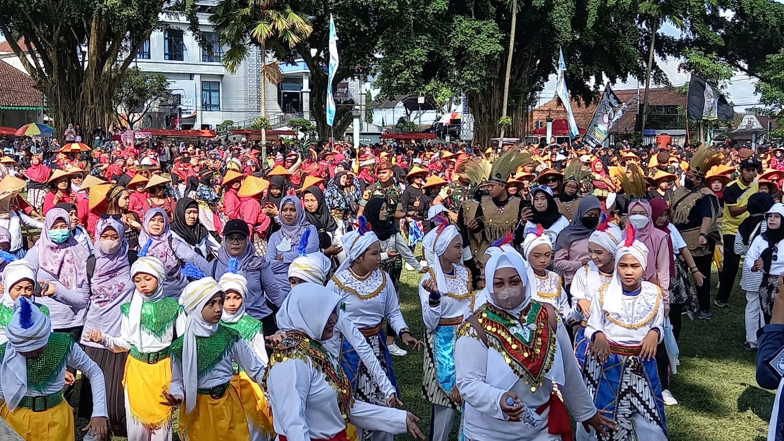 Semarak Pemecahan Rekor Dunia Tari Gugur Gunung di Alun-alun Kota Magelang