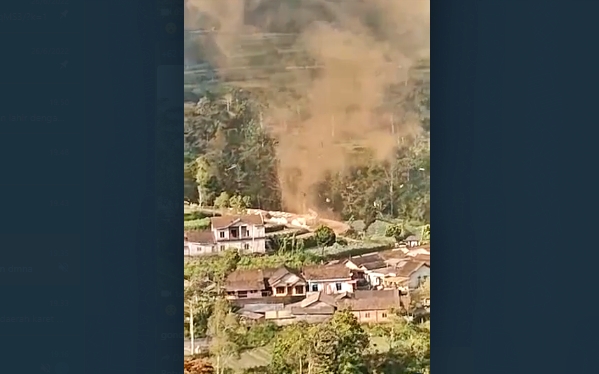 tangkapan layar video angin puting beliung di sawangan Magelang