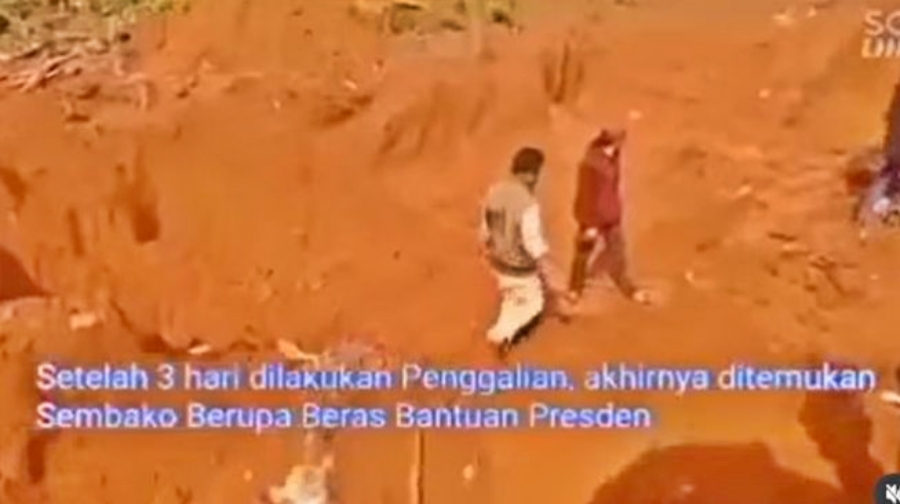 tangkapan layar video penggalian sembako terkubur dalam tanah
