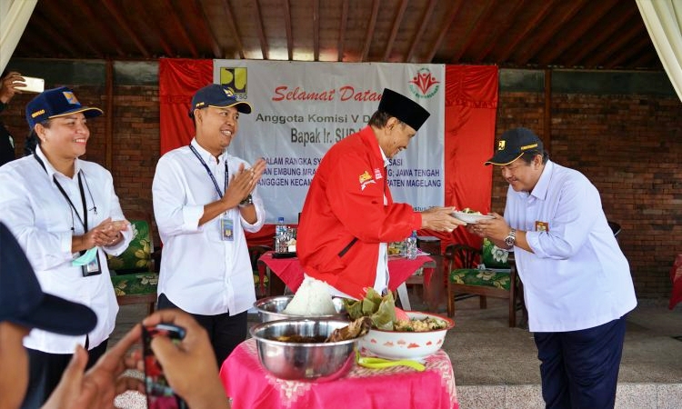 Anggota Komisi V DPR RI Ir. Sudjadi menghadiri acara Sosialisasi dan Tasyakuran Pembangunan Embung Mranggen
