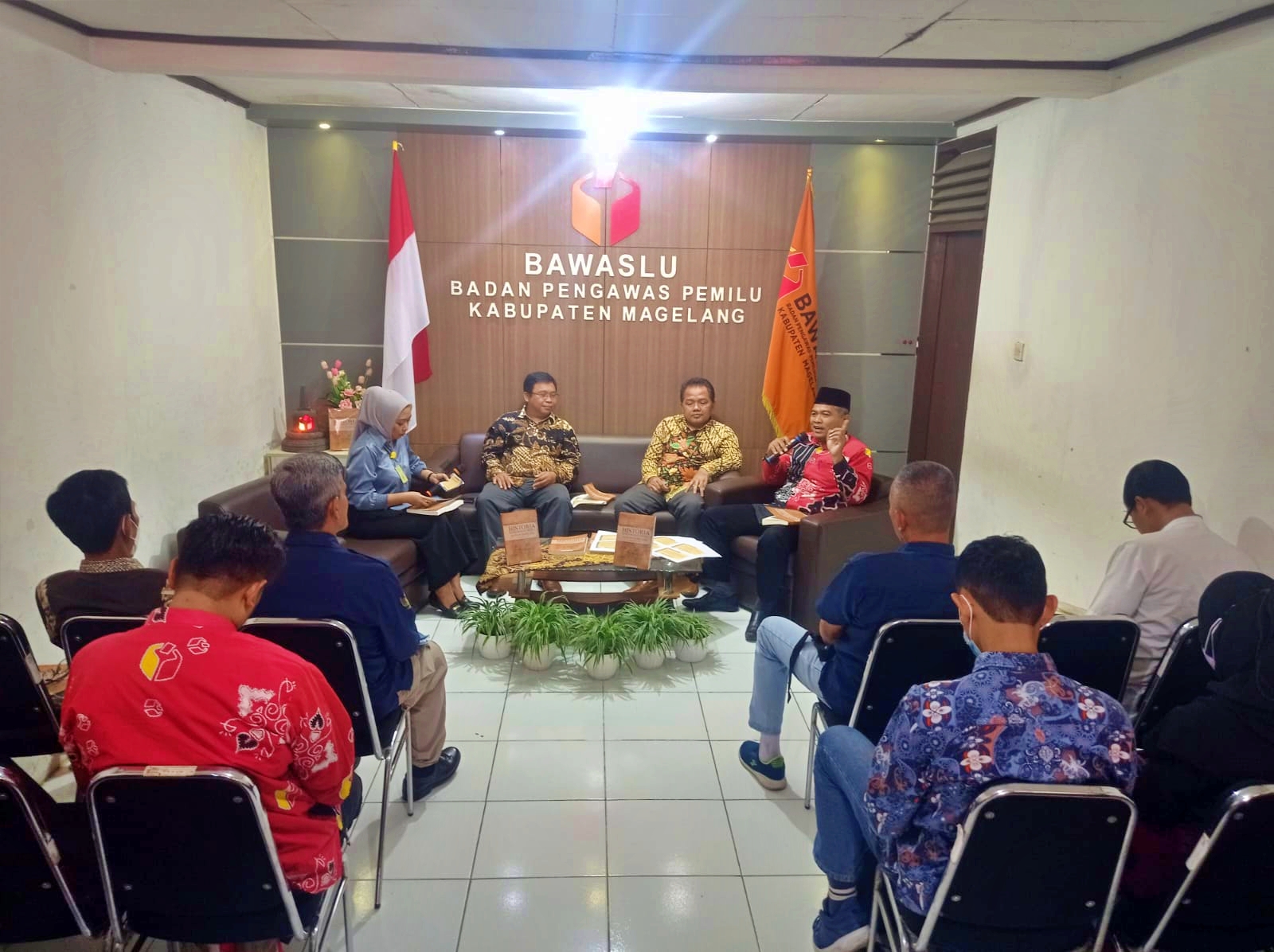 Badan Pengawas Pemilu (Bawaslu) Kabupaten Magelang lounching sebuah buka berjudul Historia Pengawasan Pemilu di Bumi Gemilang (Periode 2004-2023)
