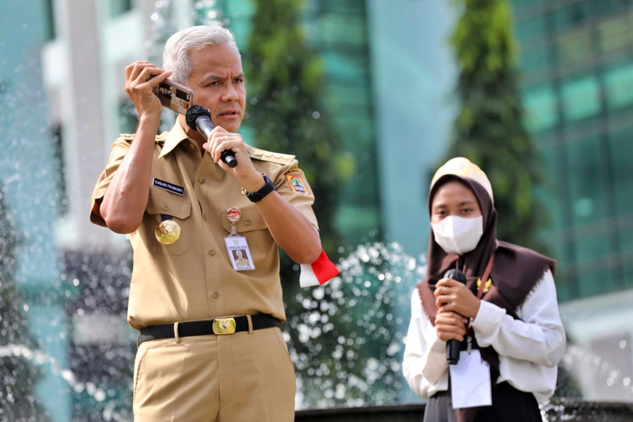 Ganjar Pranowo berikan hadiah mengejutkan bagi mahasiswa