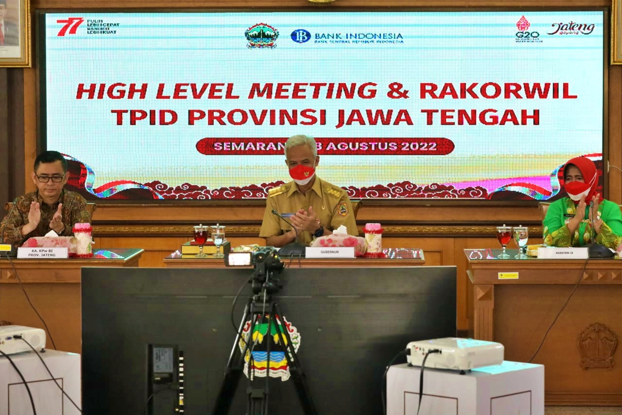 Ganjar saat rapat soal inflasi di Jawa Tengah