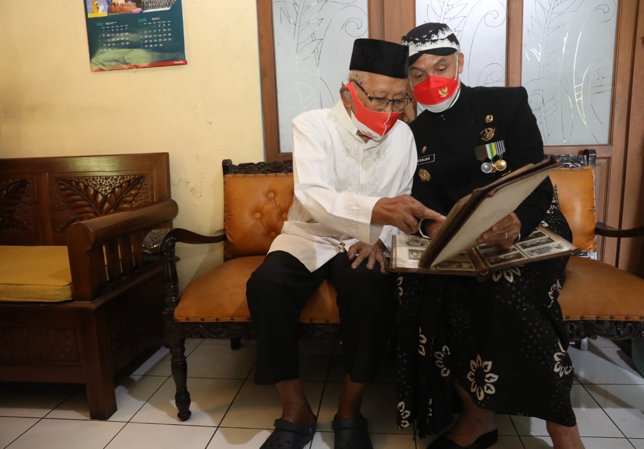 Momen HUT ke-77 RI, Ganjar Temui Veteran Pejuang Kemerdekaan Ahli Morse