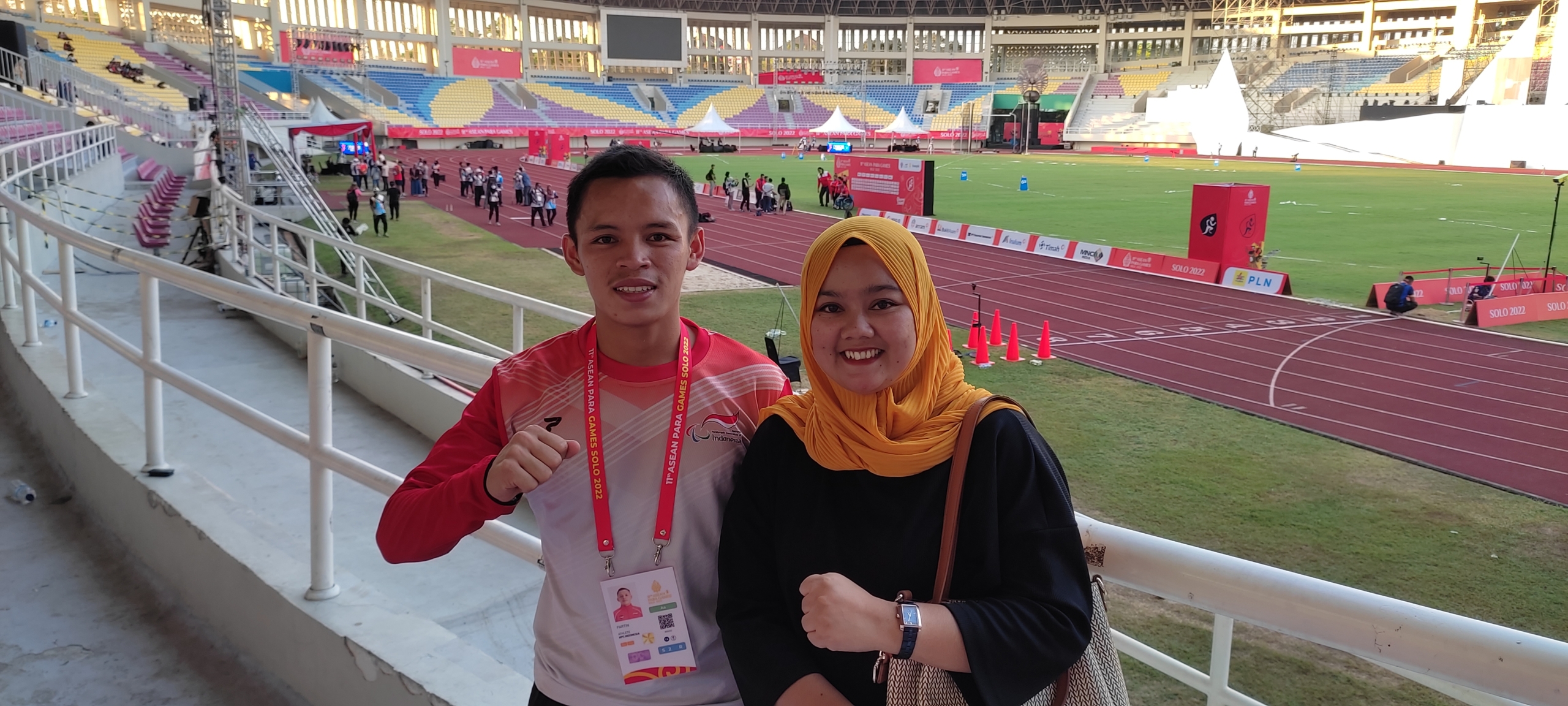 Partin bersama Kades Kaliangkrik paska meraih medali emas di ASEAN Para Games ke 11