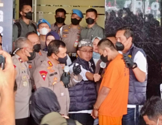Kapolda Jateng saat pers rils pria rampok rumah di Magelang gunakan senjata api milik Polisi