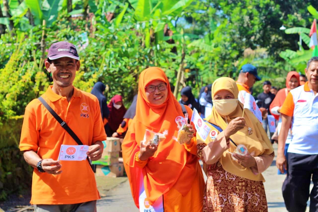 Ketua DPD PKS Kabupaten Magelang saat ikuti jalan santai peringati HUT RI Ke 77