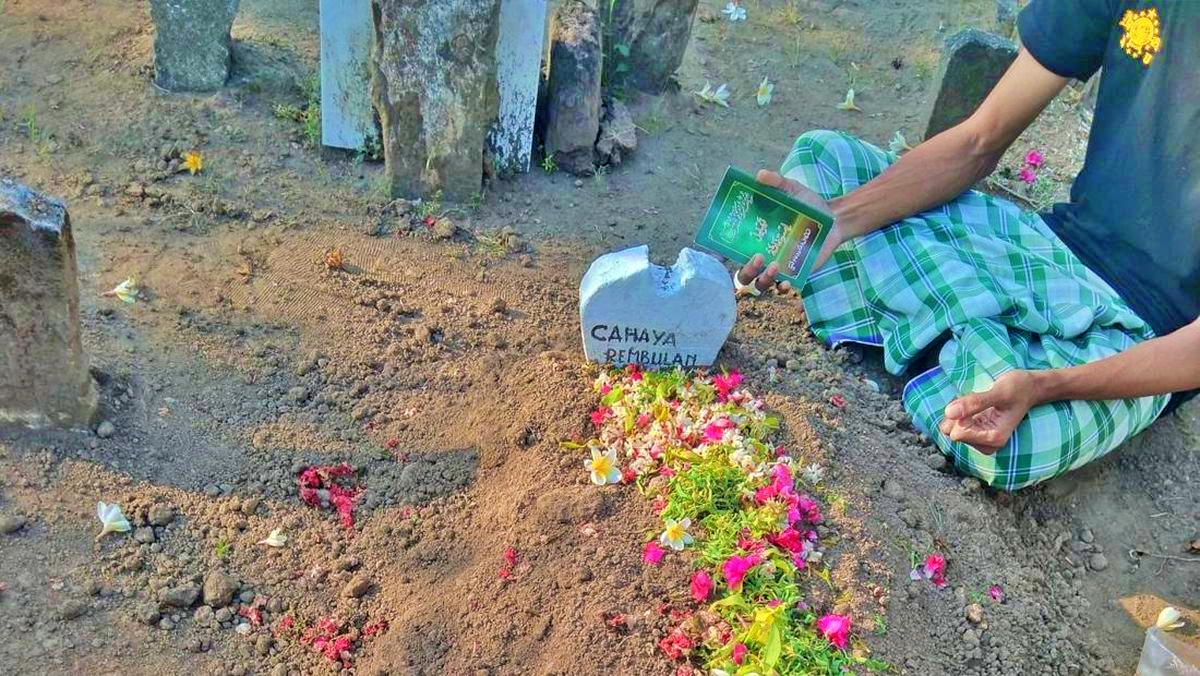 Makam Seorang bayi yang dipotong kepalanya untuk selamatkan ibunya