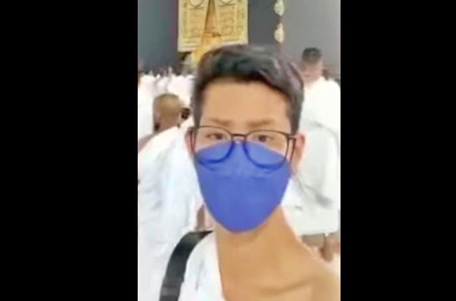 Perempuan menyamar jadi pria saat umroh