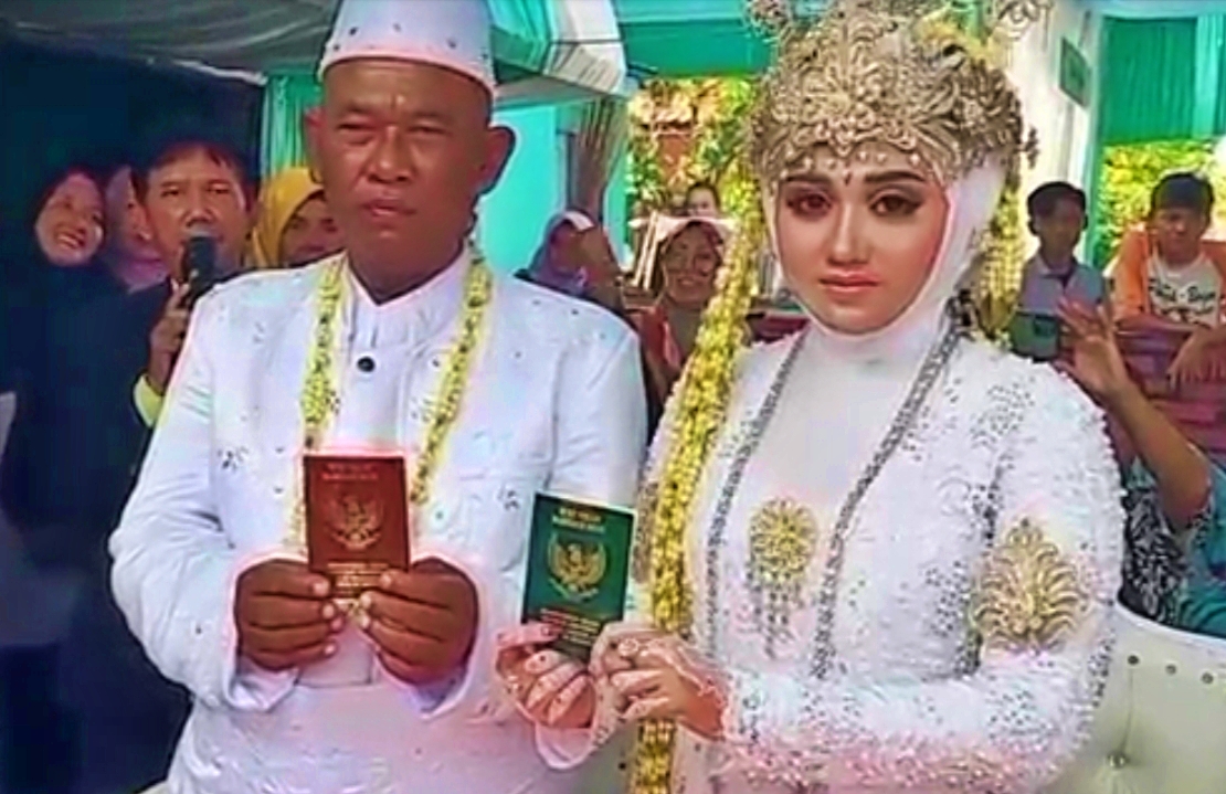 Pria Lansia nikahi gadis cantik