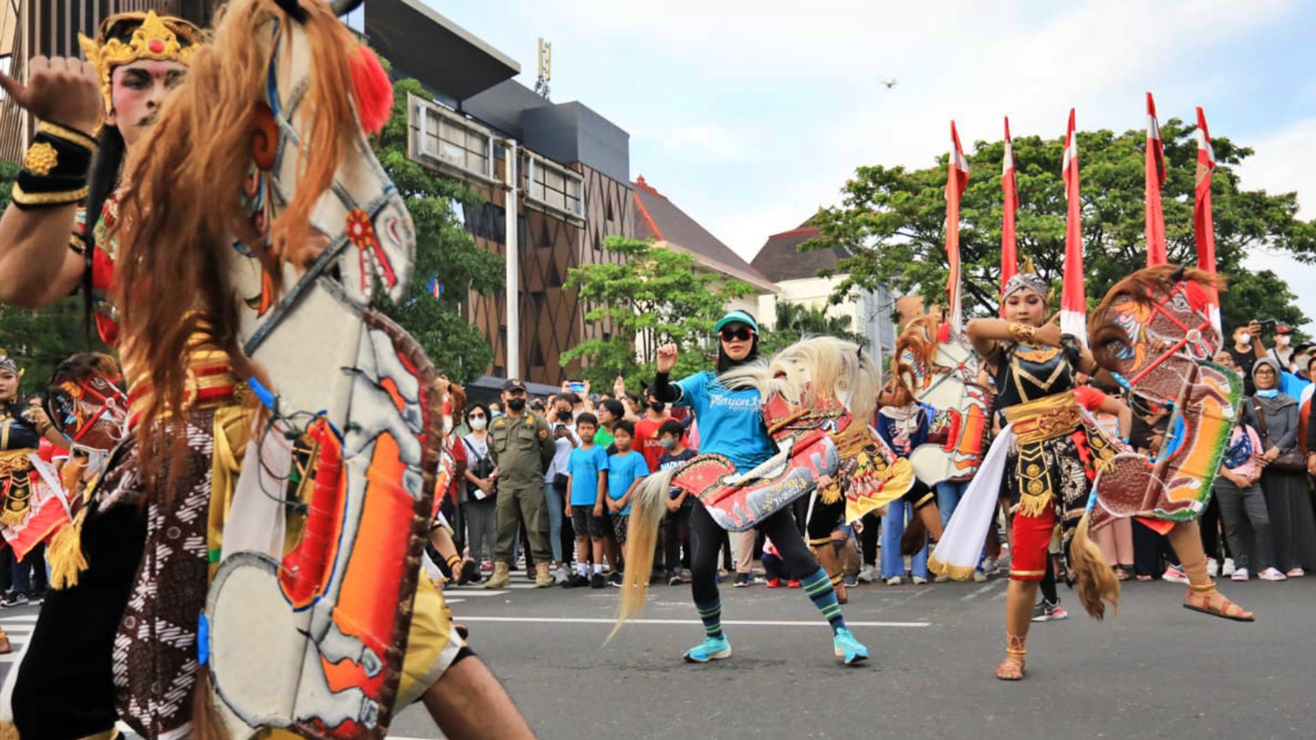 Siti Atiqoh istri Ganjar Pranowo ikut serta flash mob menarin jaran kepang