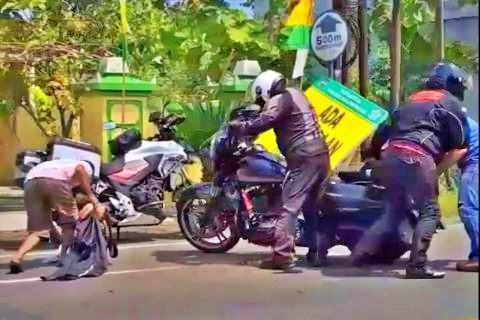 Tangkapan layar video Moge yang tabrak pesepeda motor wanita di Kulon Progo