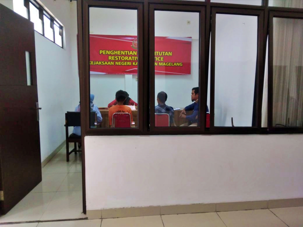 Tersangka dan barang bukti kasus pembunuhan sesama pelajar diserahkan ke Kejaksaan Negeri Mungkid