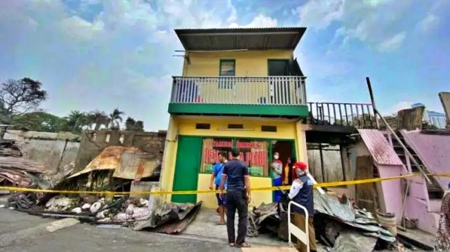 Warung makan lolos dari sebuah kebakaran dahsyat