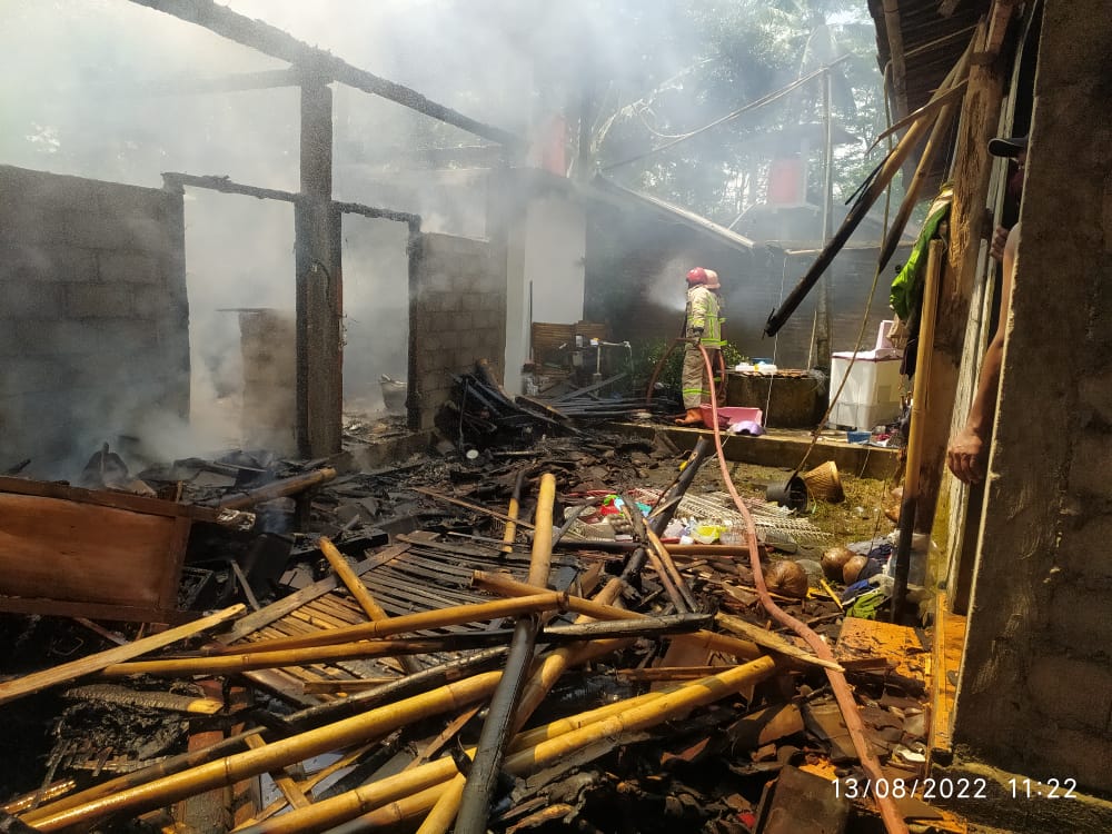Diduga Korsleting Listrik, Dapur Rumah di Borobudur Magelang Terbakar