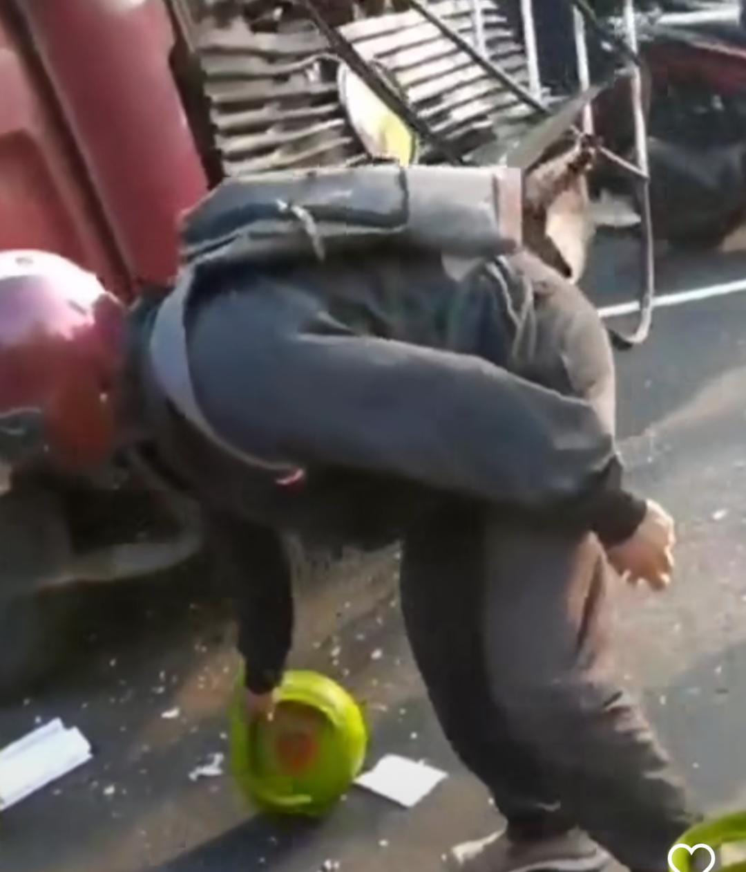 Viral Video Kecelakaan di Sleman Libatkan Truk dan Beberapa Kendaraan Lainnya