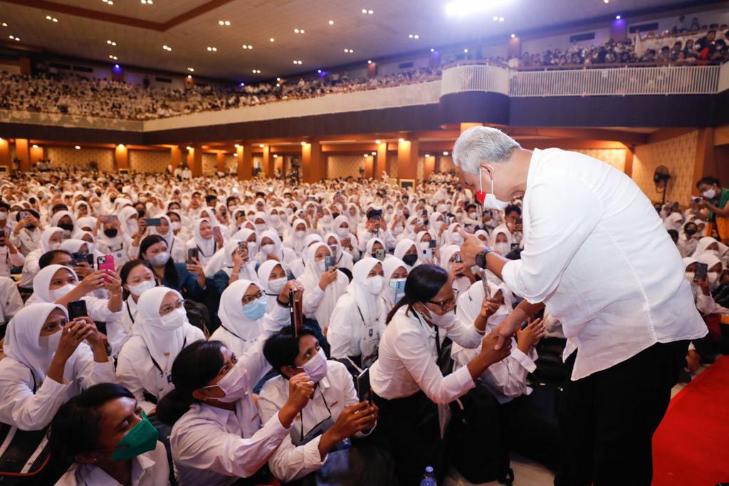Hadiri PKKMB di Unair Surabaya, Ganjar Disambut Mahasiswa dengan Teriakan “Tugiman”
