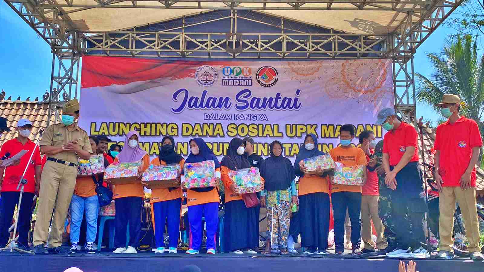 Asisten Pemerintahan dan Kesra Setda Kabupaten Magelang Nanda Cahyadi Pribadi saat menghadiri acara Jalan Santai dan Launching Dana Sosial dalam Rangka HUT Unit Pengelolaan Kegiatan (UPK) Madani Ke-13 BKAD Kecamatan Srumbung