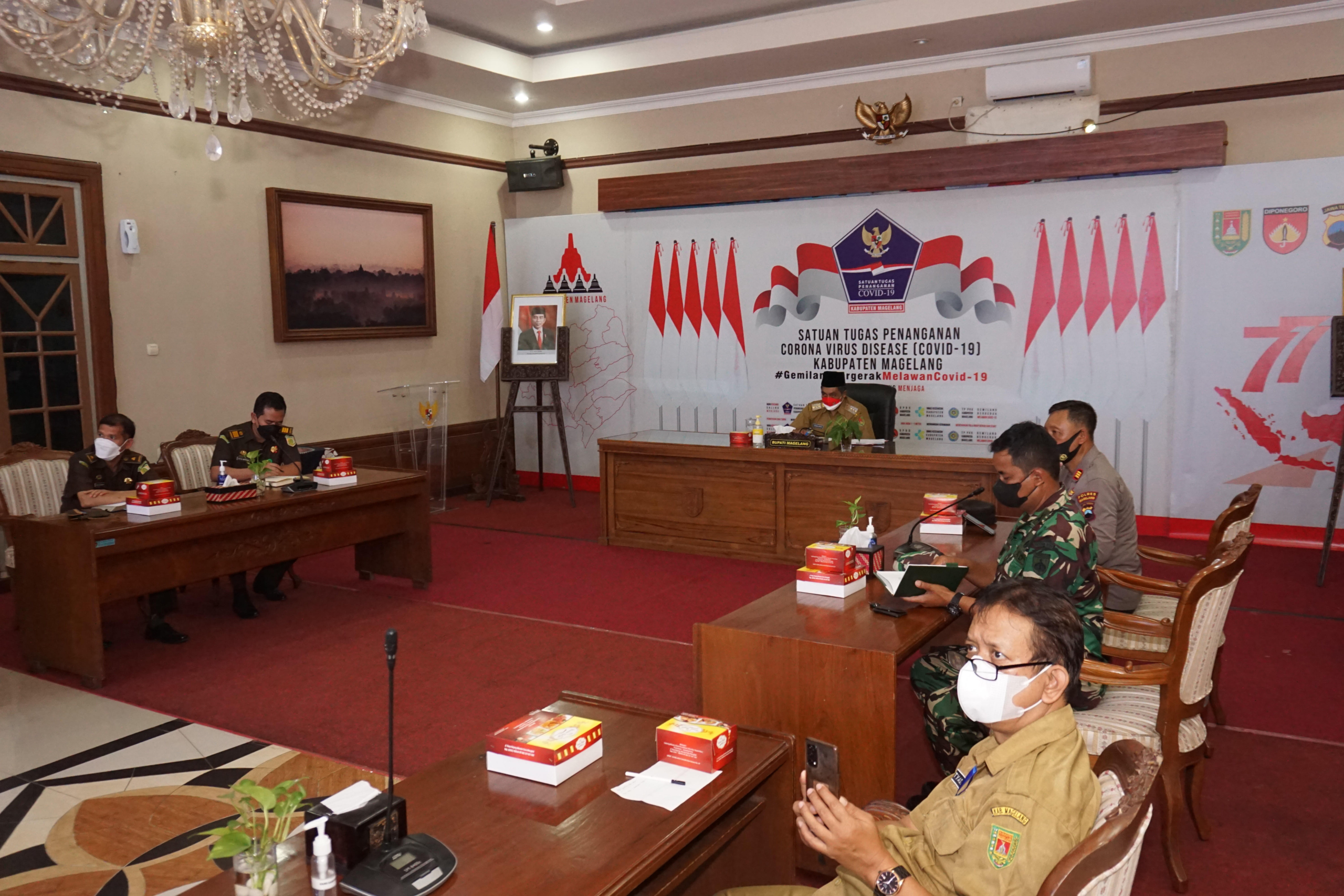 Bupati Magelang Zaenal Arifin saat memimpin Rapat Tim Pengendalian Inflasi Daerah bersama OPD terkait.