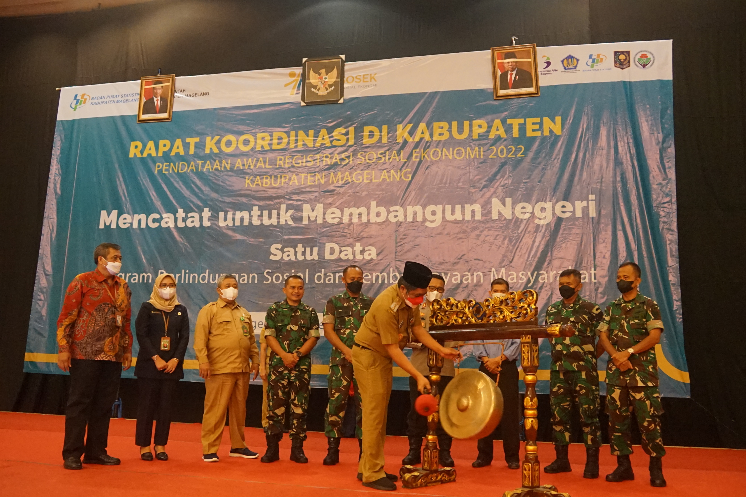 Bupati Magelang Saat Membuat Kegiatan Rapat Koordinasi Regsosek Tingkat Kabupaten Magelang didampingi jajaran Forkompimda Kabupaten Magelang.
