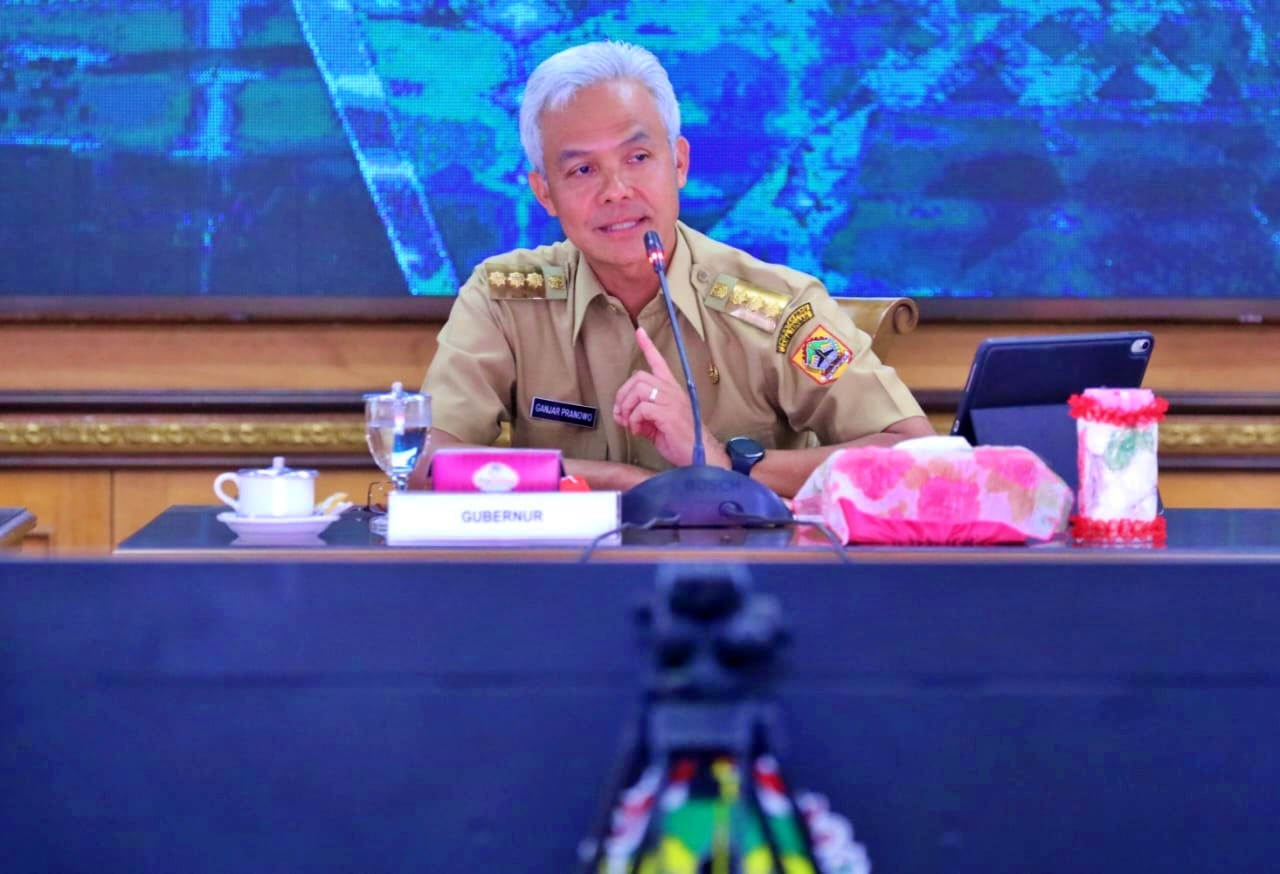 Ganjar saat rapat meminta kepada pemerintah pusat untuk kaji ulang pengahpusan tenaga honorer