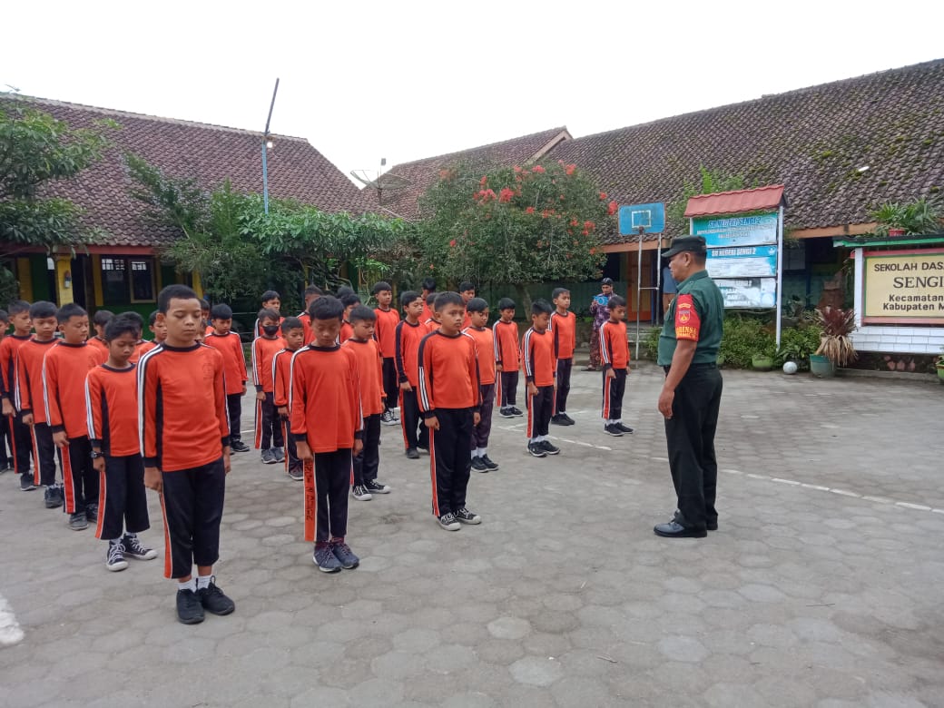 TNI Blusukan Ke SD Di Lereng Merapi Magelang
