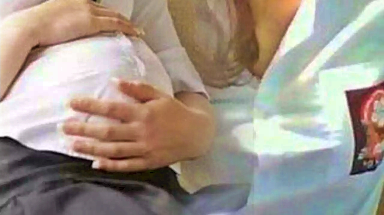 Ilustrasi seorang siswi hendak melahirkan di Sekolah