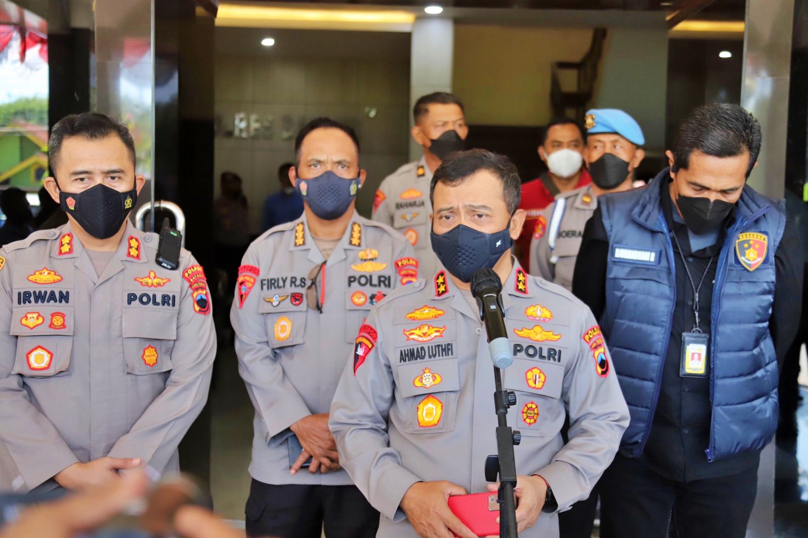 Kapolda Jateng saat diwawancarai terkait kasus guru smp cabul di Batang