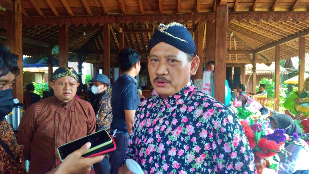 Kepala Dinas Lingkungan Hidup (DLH) Kabupaten Magelang saat diwawancarai awak media soal perluasan TPAS