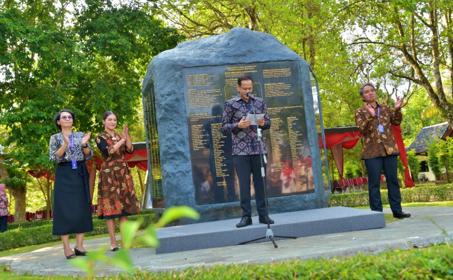 Mendikbudristek saat sambutan peresmian monumen berisi nama nama tokoh dan tenaga pemugar Candi Borobudur